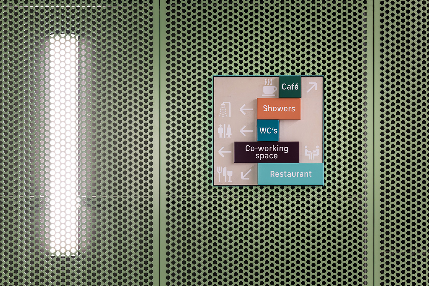 Directional wayfinding sign