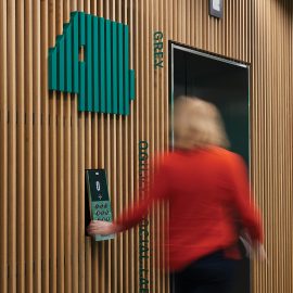 Green Amsteldock lift floor level number signage