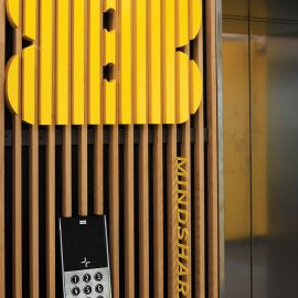 Yellow Amsteldock lift floor level number signage