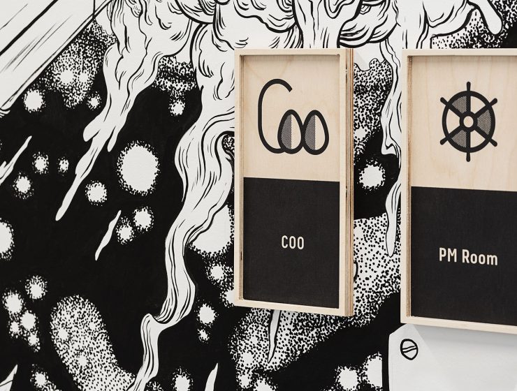 COO and PM room signs at wall
